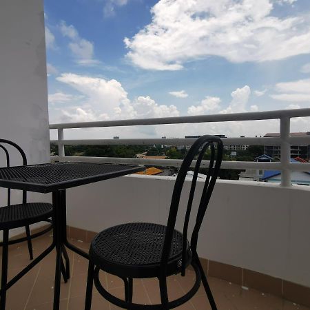 Daisy Residence Jomtien Beach Buitenkant foto