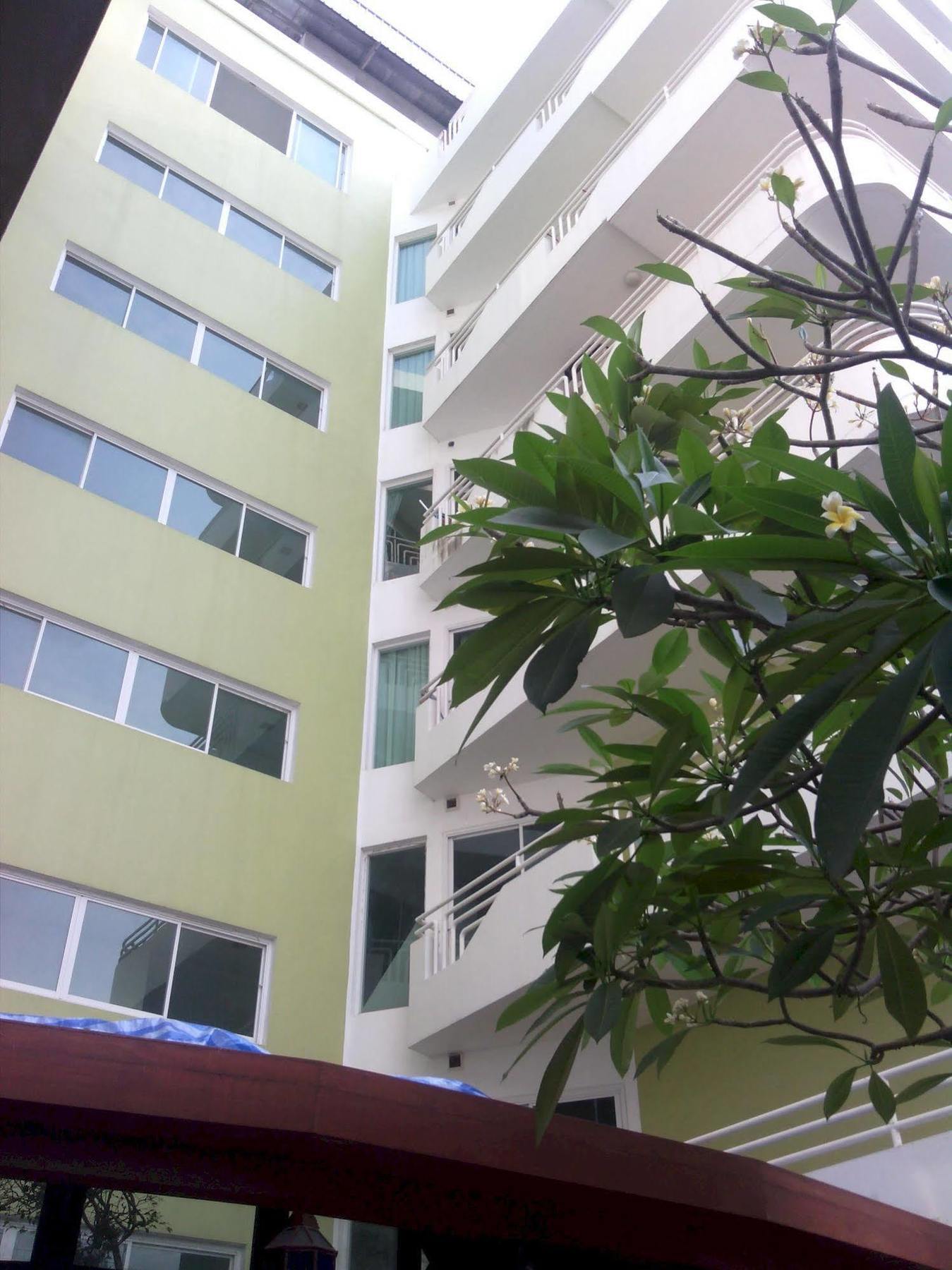 Daisy Residence Jomtien Beach Buitenkant foto