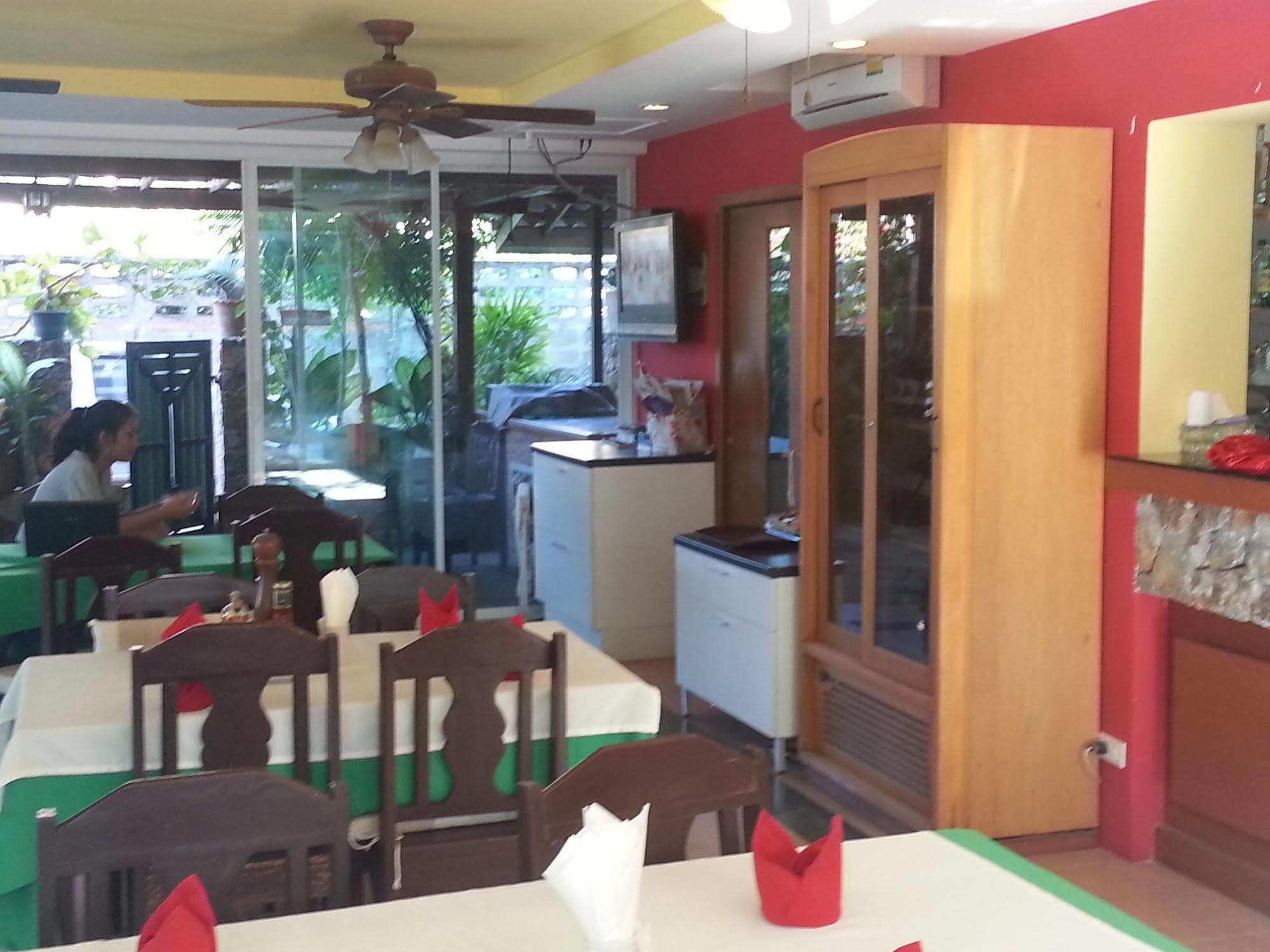 Daisy Residence Jomtien Beach Buitenkant foto