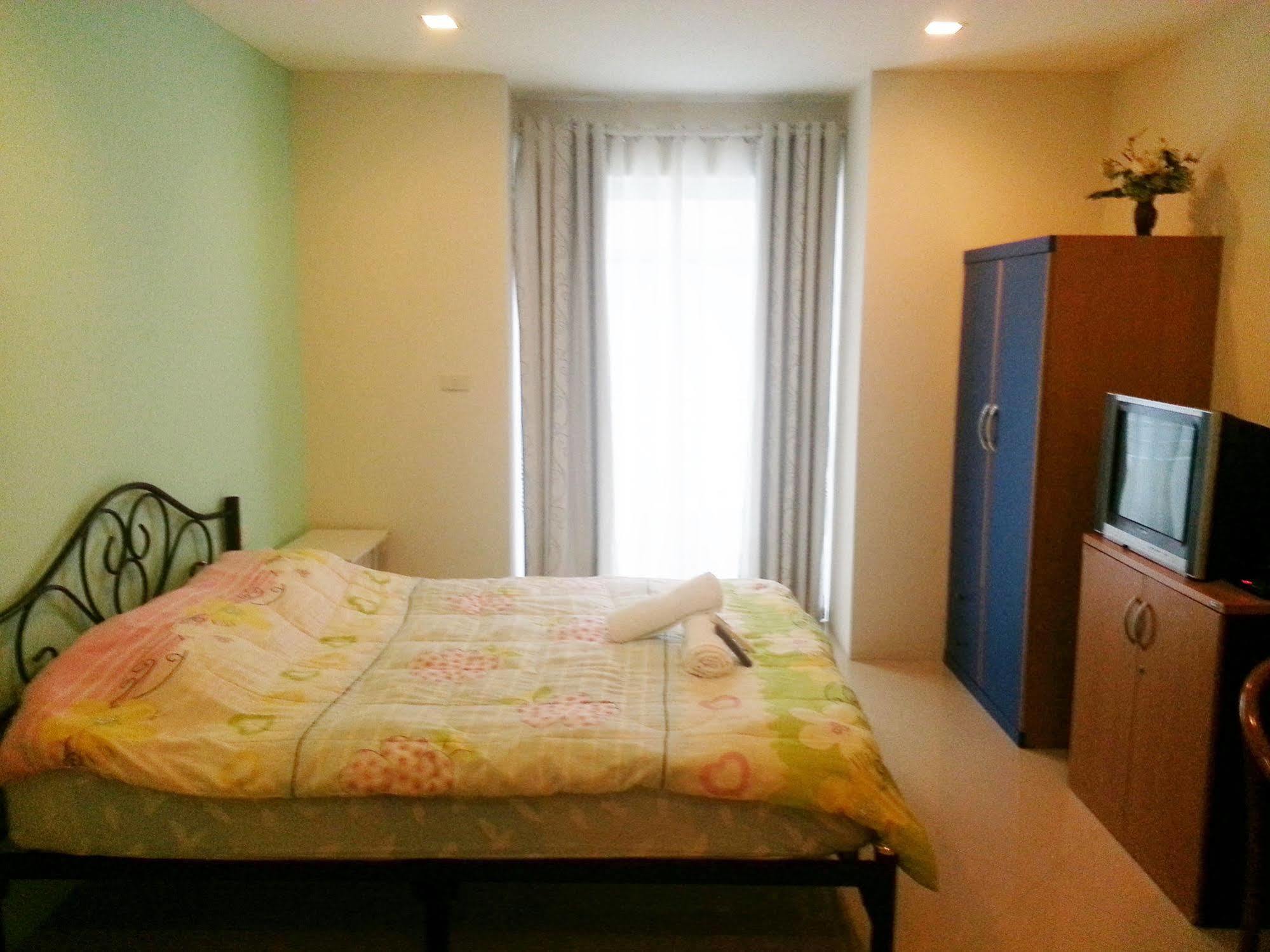 Daisy Residence Jomtien Beach Buitenkant foto