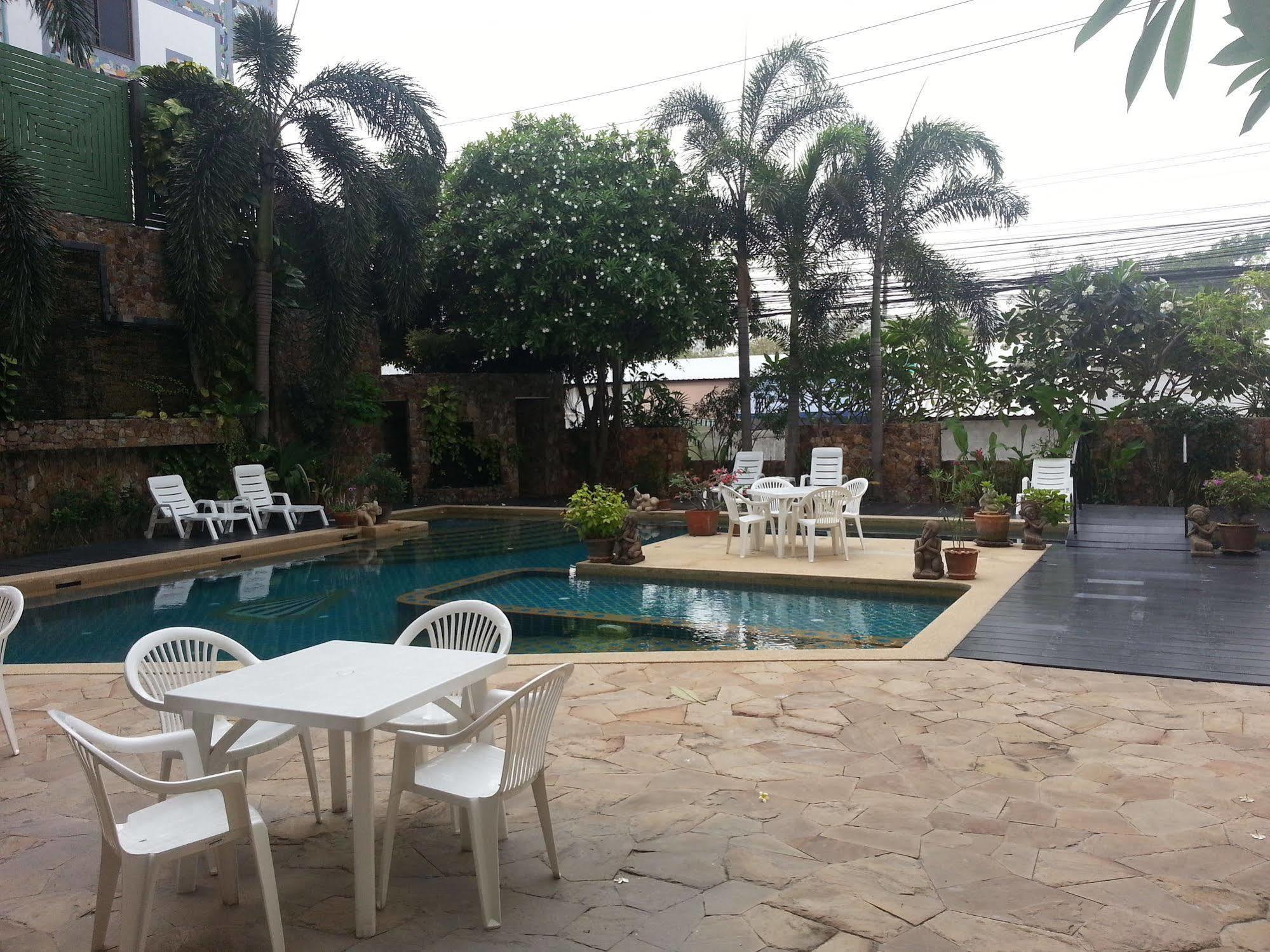 Daisy Residence Jomtien Beach Buitenkant foto