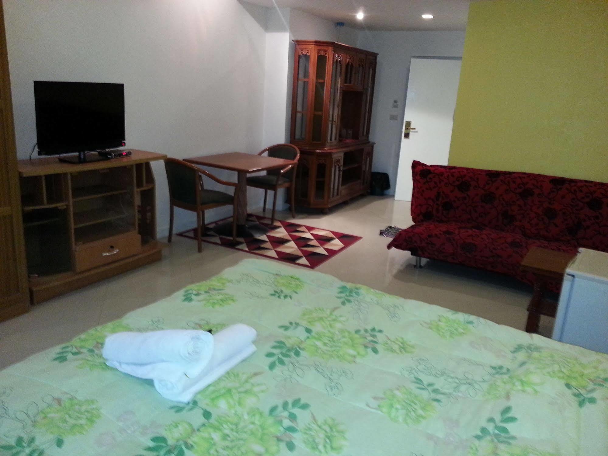 Daisy Residence Jomtien Beach Buitenkant foto
